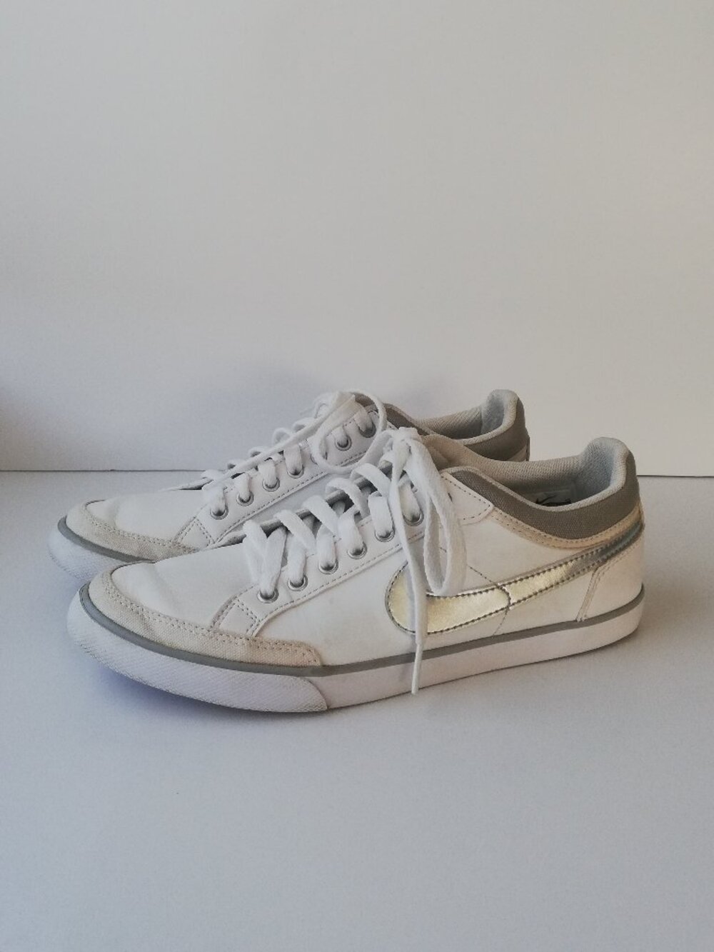 Nike Capri III LTH White Leather Low-Top Sneakers - Size 9 Woman's